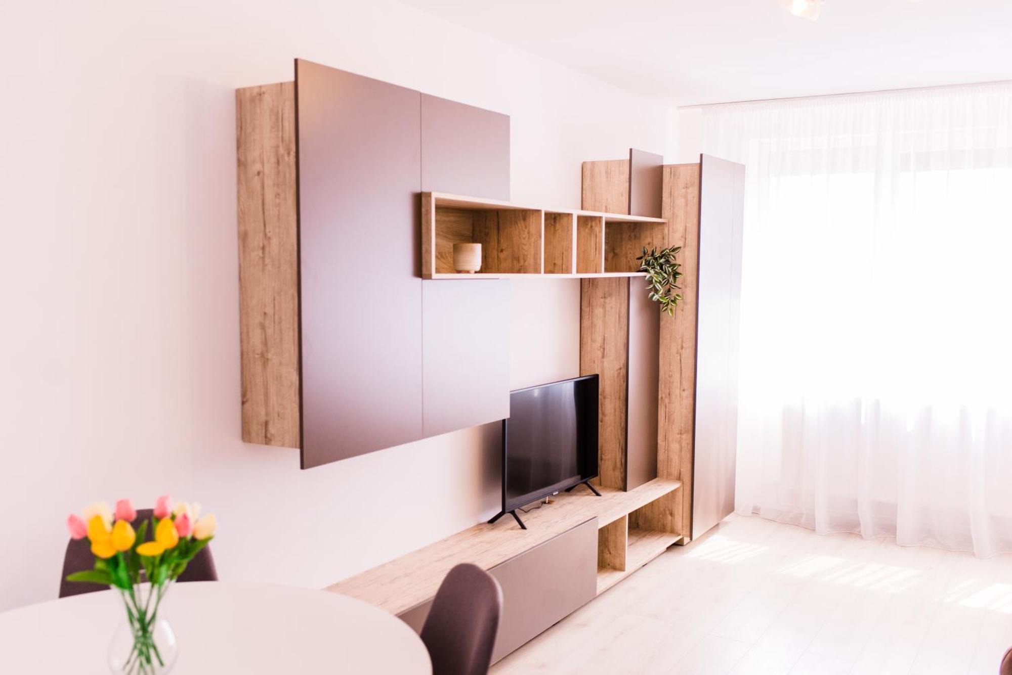 Riverside White Apartment Сату-Маре Екстер'єр фото