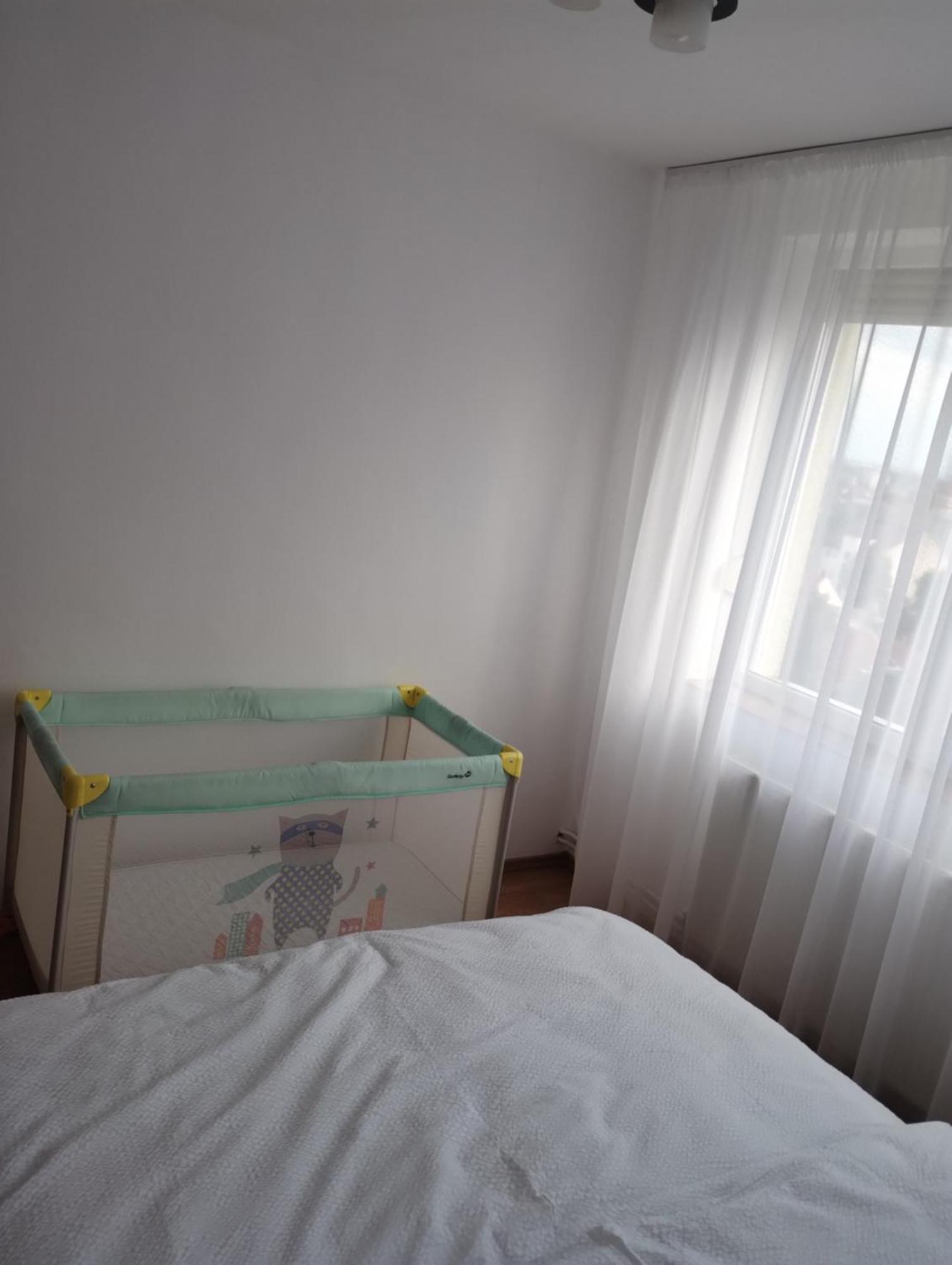 Riverside White Apartment Сату-Маре Екстер'єр фото
